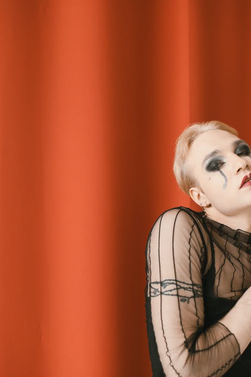 有关人, 垂直拍摄, 擺姿勢的免费素材图片