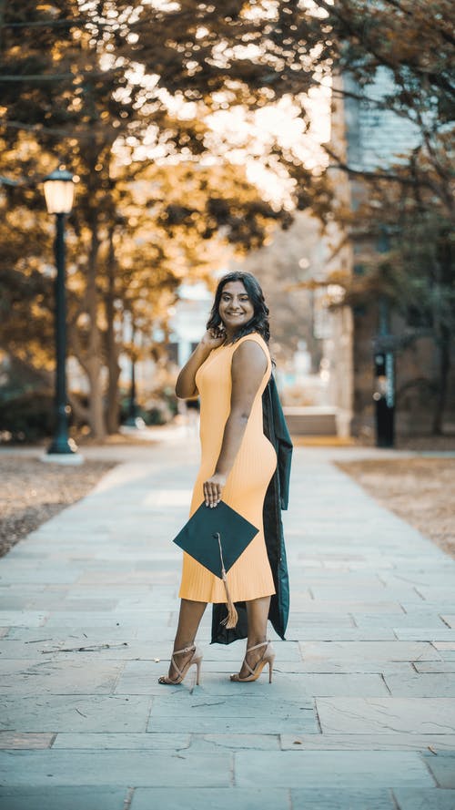 有关回頭看, 垂直拍摄, 女人的免费素材图片