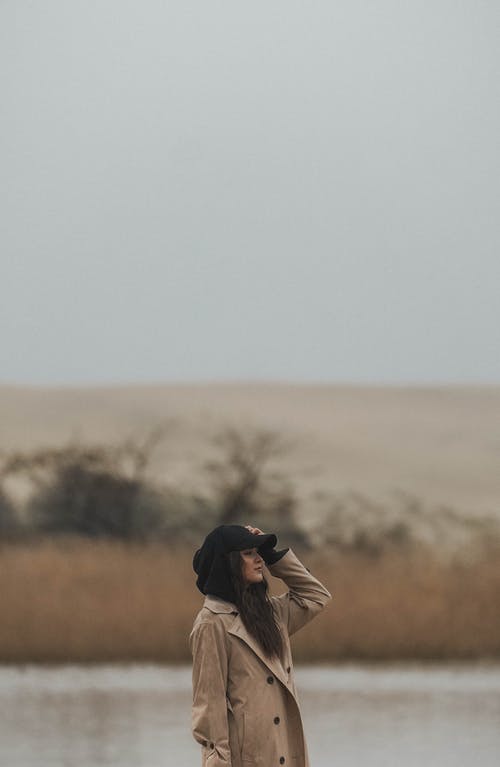 有关垂直拍摄, 大衣, 女人的免费素材图片