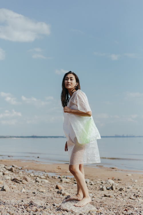 有关垂直拍摄, 塑膠, 女人的免费素材图片