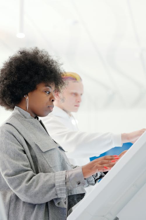 有关側面圖, 垂直拍摄, 女人的免费素材图片