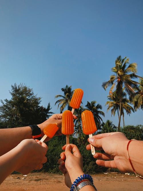 有关人, 冰淇淋, 垂直拍摄的免费素材图片