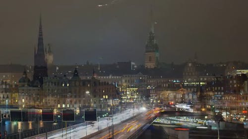 斯德哥尔摩在夜间游戏中时光倒流 · 免费素材视频