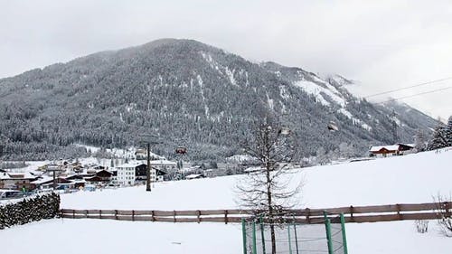 载人滑雪缆车 · 免费素材视频