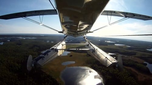 飞机的土地视频素材 · 免费素材视频