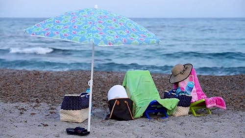 海浪冲撞 · 免费素材视频