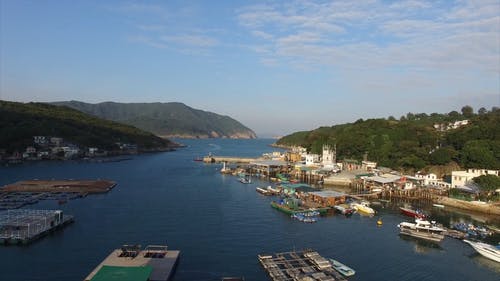 港口小镇的鸟瞰图 · 免费素材视频