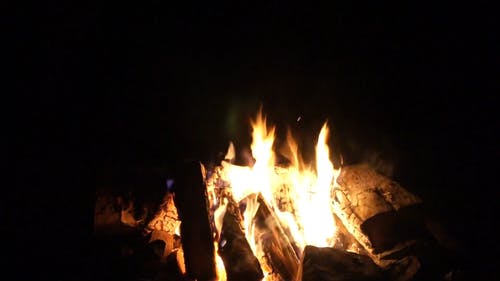 篝火晚会燃烧 · 免费素材视频
