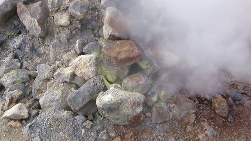 蒸岩石 · 免费素材视频