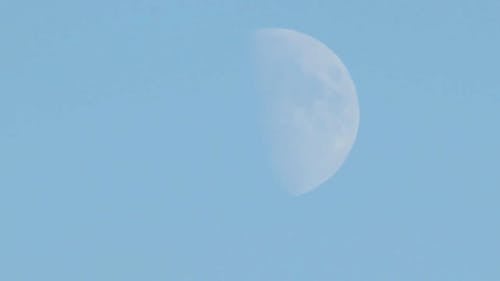 月亮和火箭轨迹的视频 · 免费素材视频