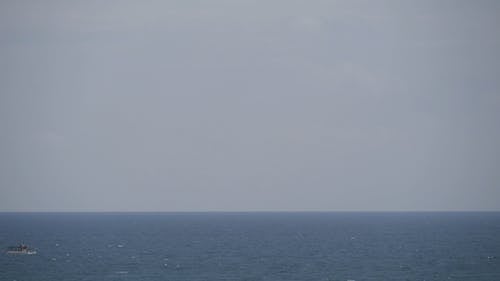 在海洋中航行的船 · 免费素材视频