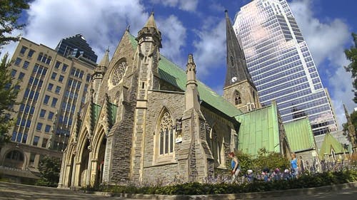 低角度拍摄的教堂 · 免费素材视频