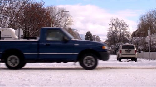 白雪皑皑的路 · 免费素材视频