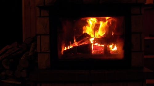 燃烧的木柴 · 免费素材视频