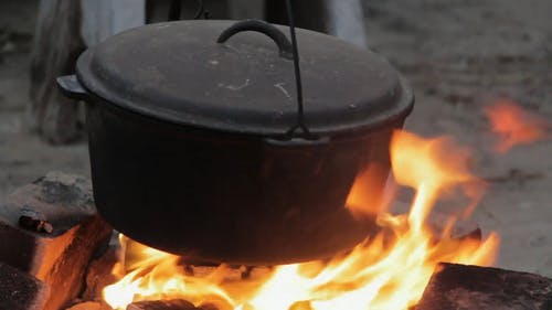 黑锅着火 · 免费素材视频