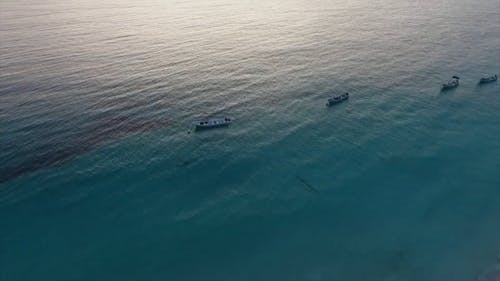 小船在海上漂浮 · 免费素材视频