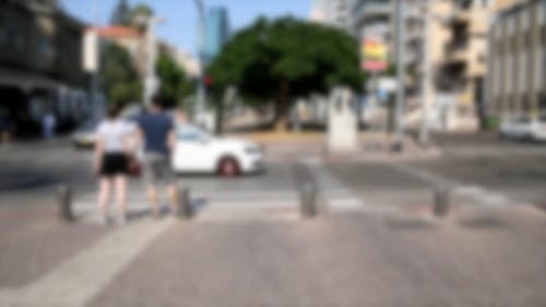人们过街的视频模糊 · 免费素材视频