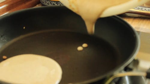 早餐做煎饼 · 免费素材视频