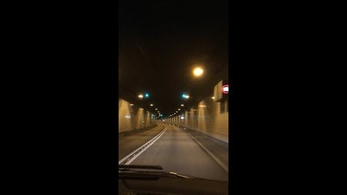 隧道内的公路旅行 · 免费素材视频