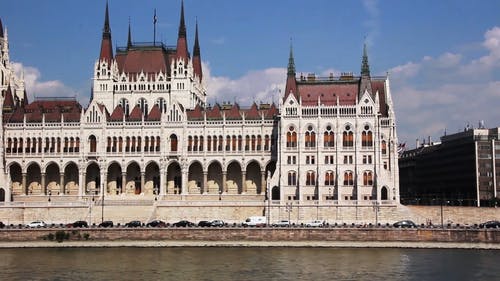 匈牙利国会大厦的视图 · 免费素材视频