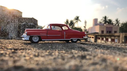 微型红色玩具车 · 免费素材视频