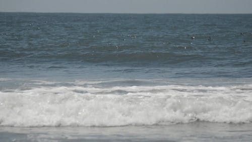 海浪冲撞 · 免费素材视频