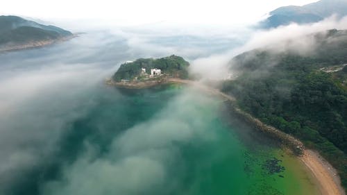 高山上空云的延时视频 · 免费素材视频