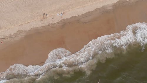 波浪的鸟瞰图 · 免费素材视频