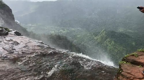 瀑布的美景 · 免费素材视频