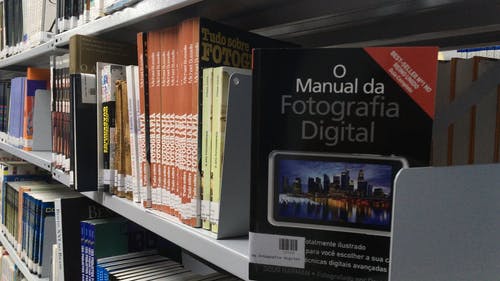 书籍排列有序 · 免费素材视频