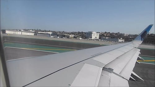 起飞飞机 · 免费素材视频