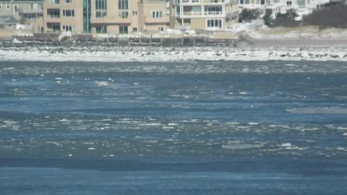 融化在河里 · 免费素材视频