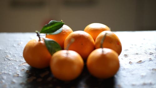 桌上的甜橙 · 免费素材视频