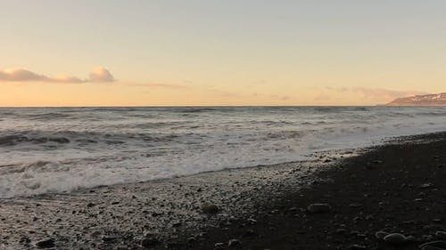海浪冲到岸边 · 免费素材视频
