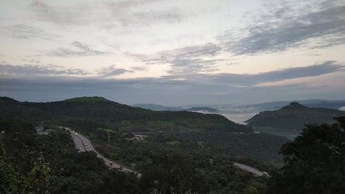 延时模式下行驶车辆的鸟瞰图 · 免费素材视频