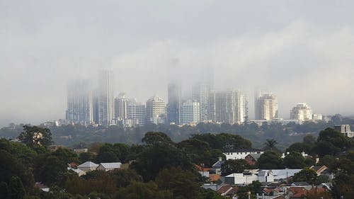 时间流逝的城市上空的云 · 免费素材视频