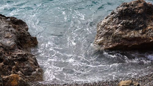 海浪冲到岸边 · 免费素材视频