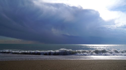 海浪冲撞 · 免费素材视频