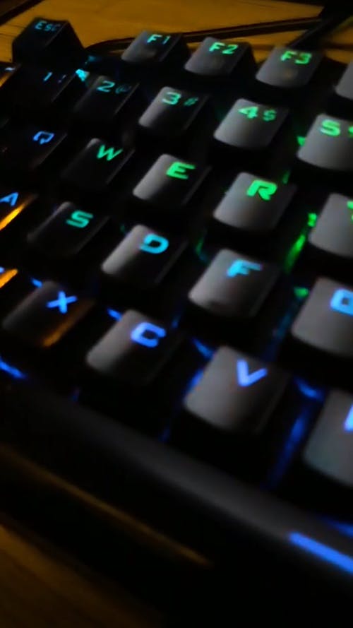 黑色led发光键盘 · 免费素材视频
