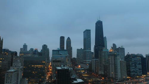 黎明时分城市鸟瞰图 · 免费素材视频