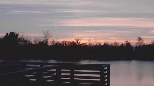 夕阳下的普莱西德湖 · 免费素材视频