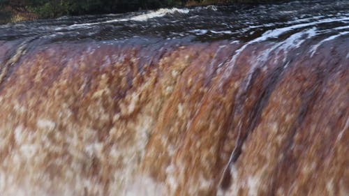 从瀑布倒水 · 免费素材视频