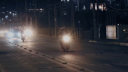 晚上的繁忙街道 · 免费素材视频