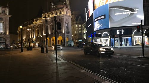 伦敦金融城的夜间 · 免费素材视频