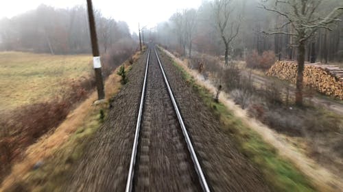 火车高速行驶 · 免费素材视频