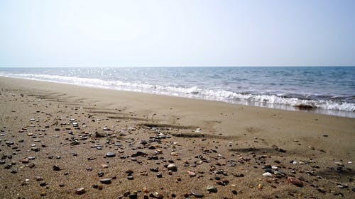 海浪冲到岸边 · 免费素材视频