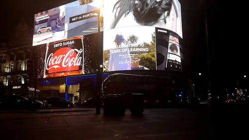 晚上在伦敦忙街 · 免费素材视频