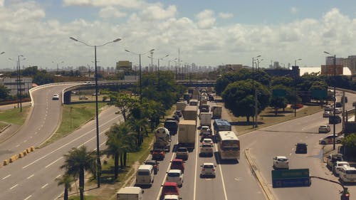 公路交通流量 · 免费素材视频