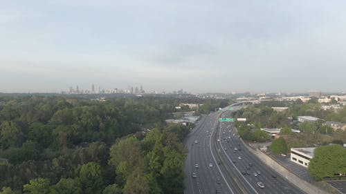 多车道公路的航拍画面 · 免费素材视频