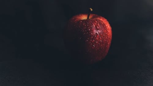 红苹果与水滴 · 免费素材视频